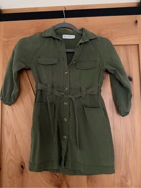 Zara Little Girls Button front, tie waist, sleeved dress, olive army green, 6
